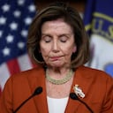 ARCHIVO. La presidenta de la Cámara de Representantes de EE. UU., Nancy Pelosi (D-CA), reacciona ante la anulación de Roe v Wade durante su conferencia de prensa semanal en Capitol Hill.