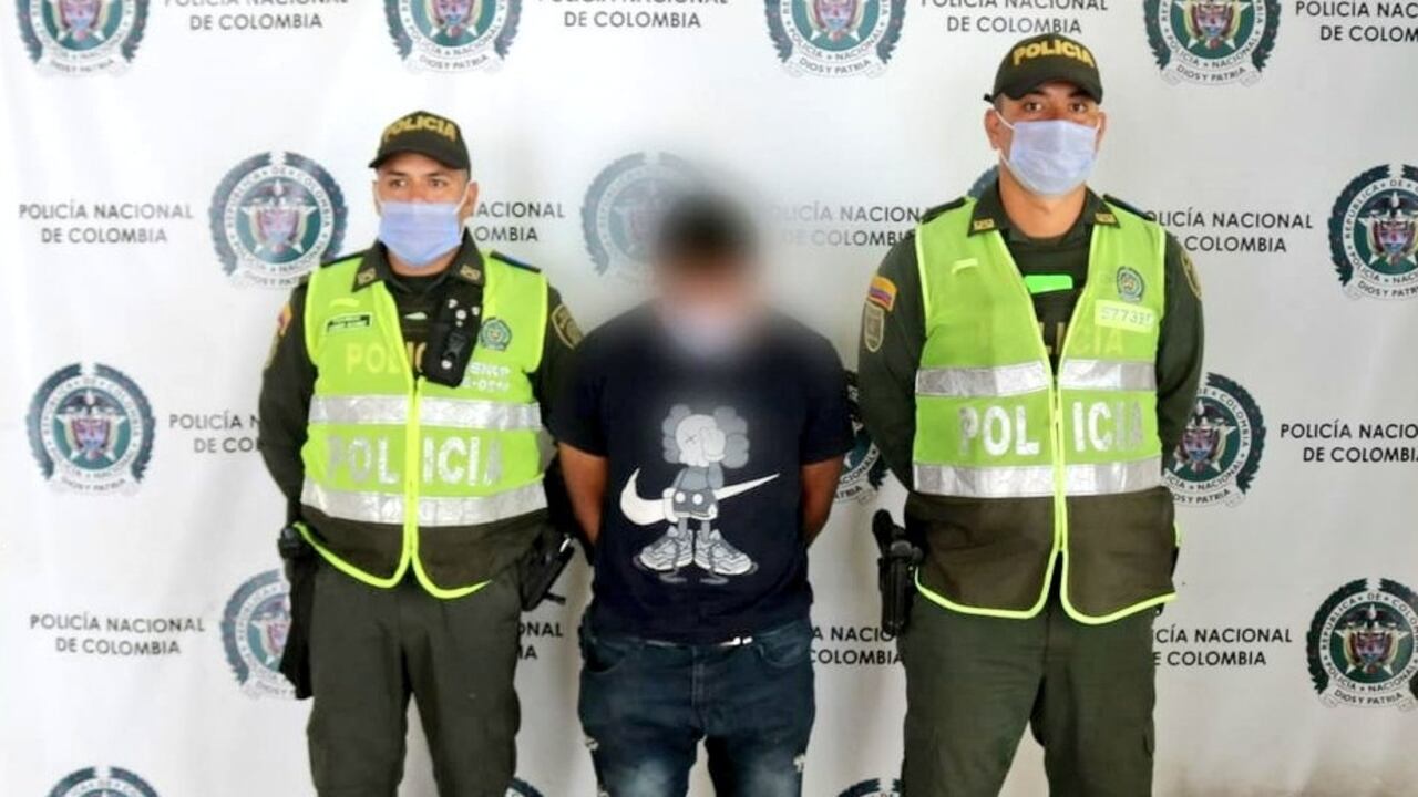 El hombre deberá responder por el delito de homicidio en accidente de tránsito y omisión de socorro.