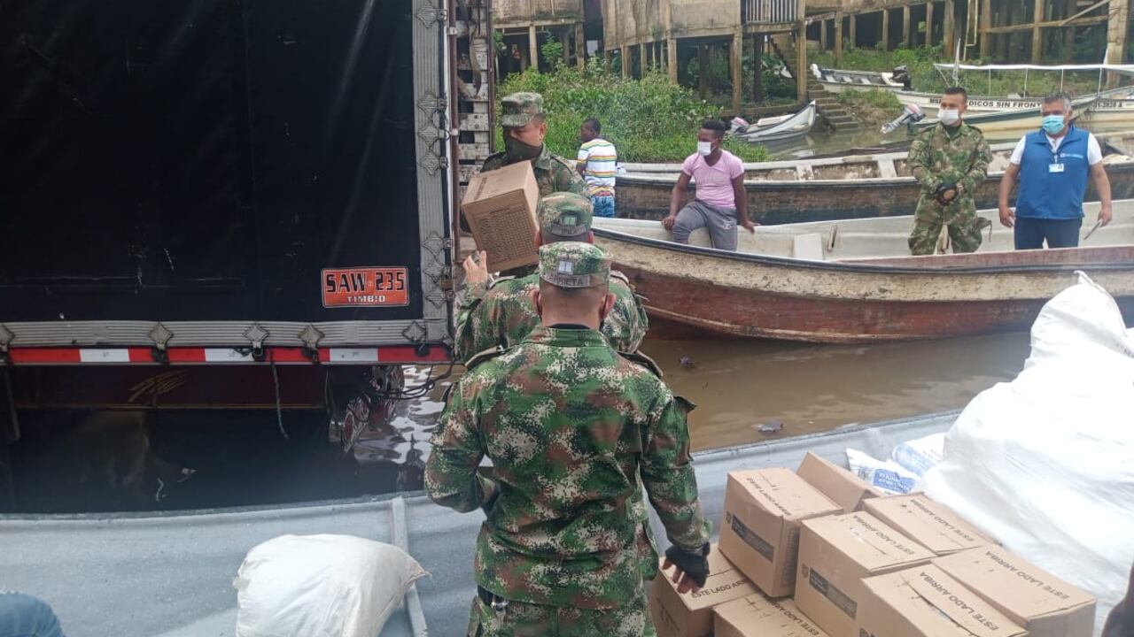 Reciben ayudas humanitarias