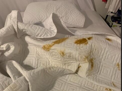 La víctima es una profesora del mismo colegio en el municipio de Montañita, Caquetá. La Fiscalía investiga y la Gobernación no responde.