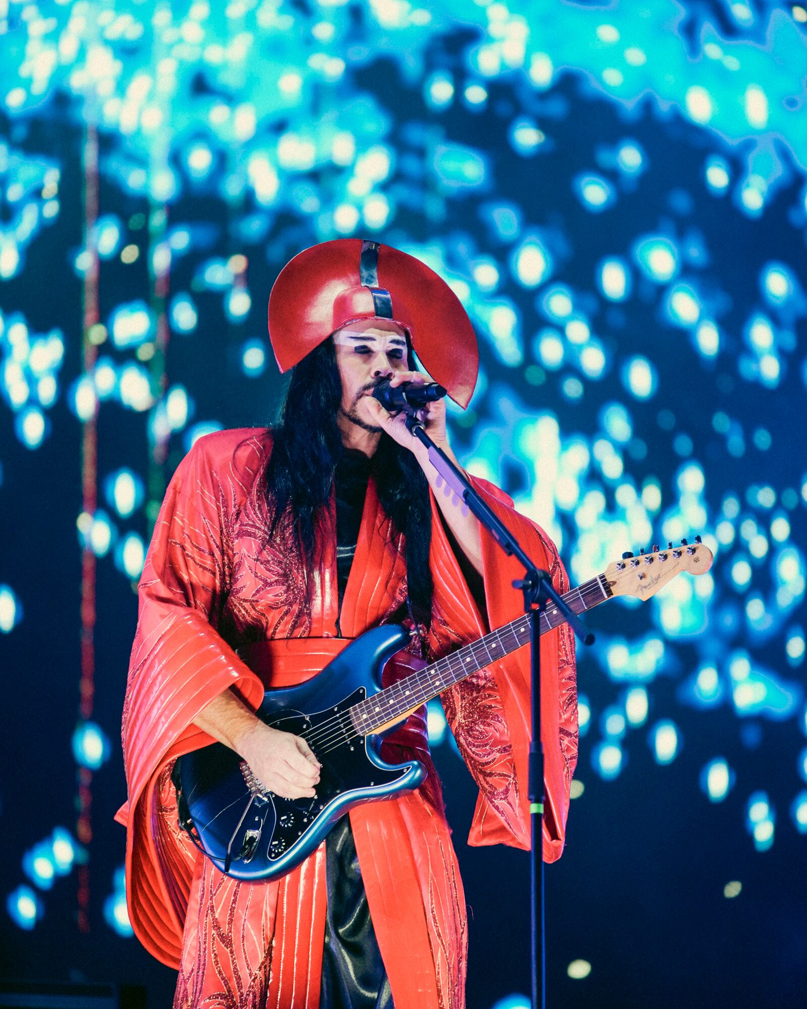 Empire of the Sun reinó con su teatro demente y sus ondas musicales fraternales.