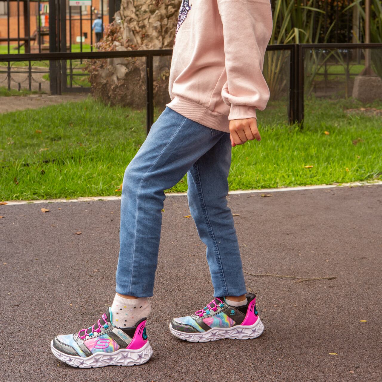 Zapatos que son fáciles de poner y con gran confort para los niños.
