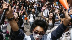 Hacia las 10 de la mañana comenzaron en Bogotá las marchas, que partieron en las sedes de la Universidad Nacional, la Universidad Pedagógica, la Universidad Distrital y el SENA. Todas las manifestaciones tuvieron como destino final la Plaza de Bolívar.