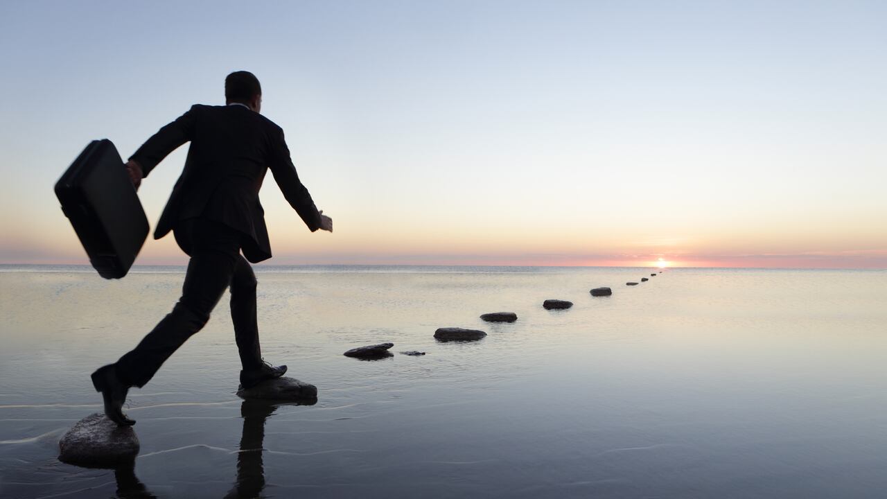 "Reducir la semana laboral de cinco a cuatro días corresponde a una reducción del 20% de las horas de trabajo. Para compensar la consiguiente caída de la producción, la productividad por hora tendría que aumentar un 25%".