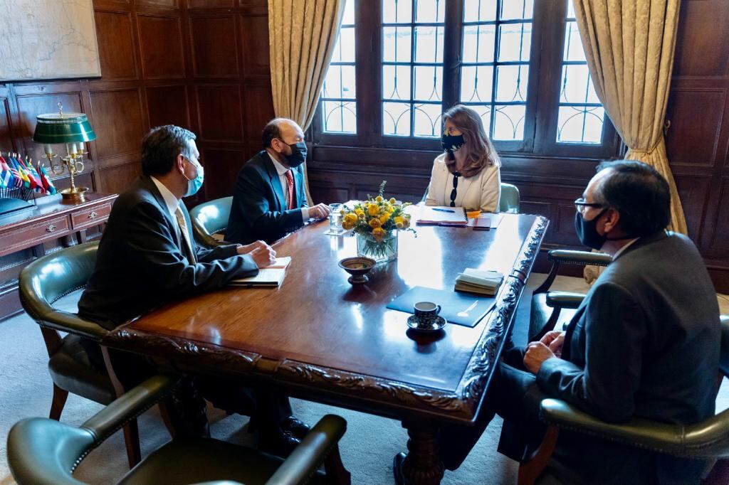 Marta Lucía Ramírez vicepresidenta y canciller con el embajador de Colombia en Nicaragua Alfredo Rangel