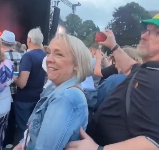 El hecho sucedió en un festival de música.