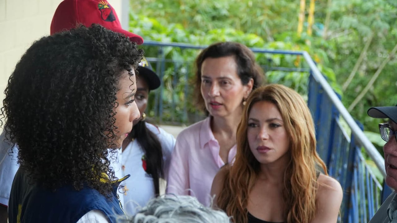 La gobernadora del Chocó, Nubia Carolina Córdoba, en Quibdó, Chocó, en compañía de Shakira y el empresario y filántropo estadounidense Howard G. Buffett.