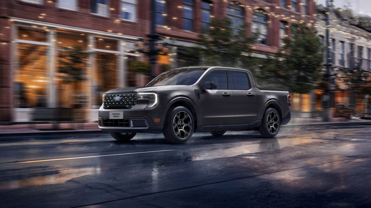 Ford presentó en Colombia su camioneta Maverick con dos versiones completamente híbridas, la XLT 4x2 y la Lariat 4x4.