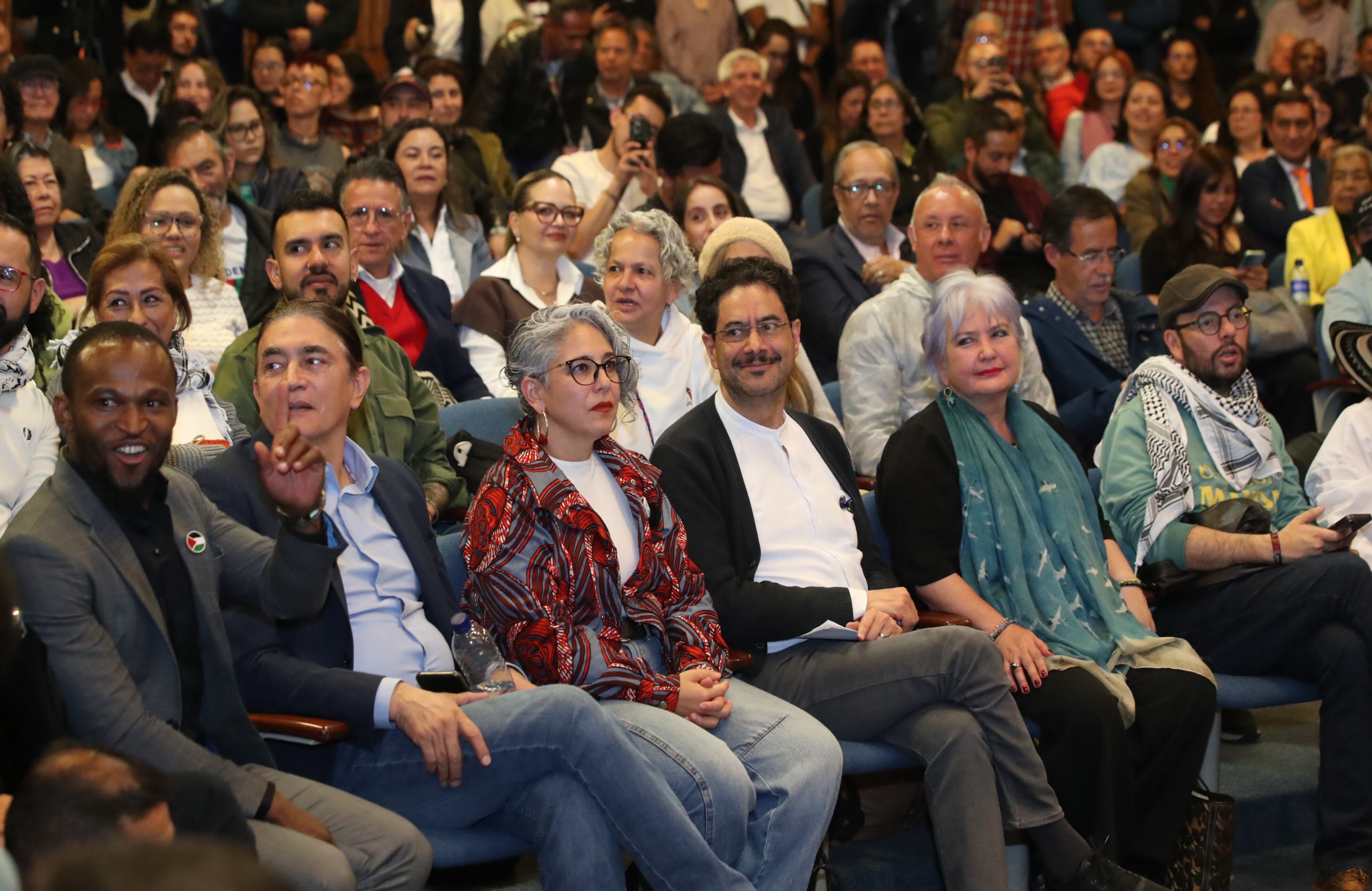 Iván Cepeda, adhesión a la campaña a la presidencia de congresistas y dirigentes.
