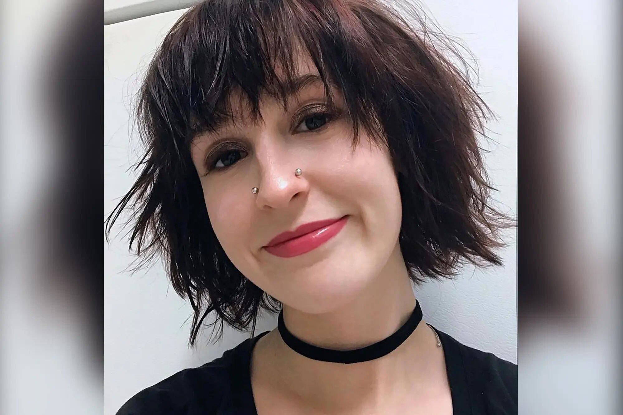 Profesora fue despedida por revelar a sus alumnos que es pansexual