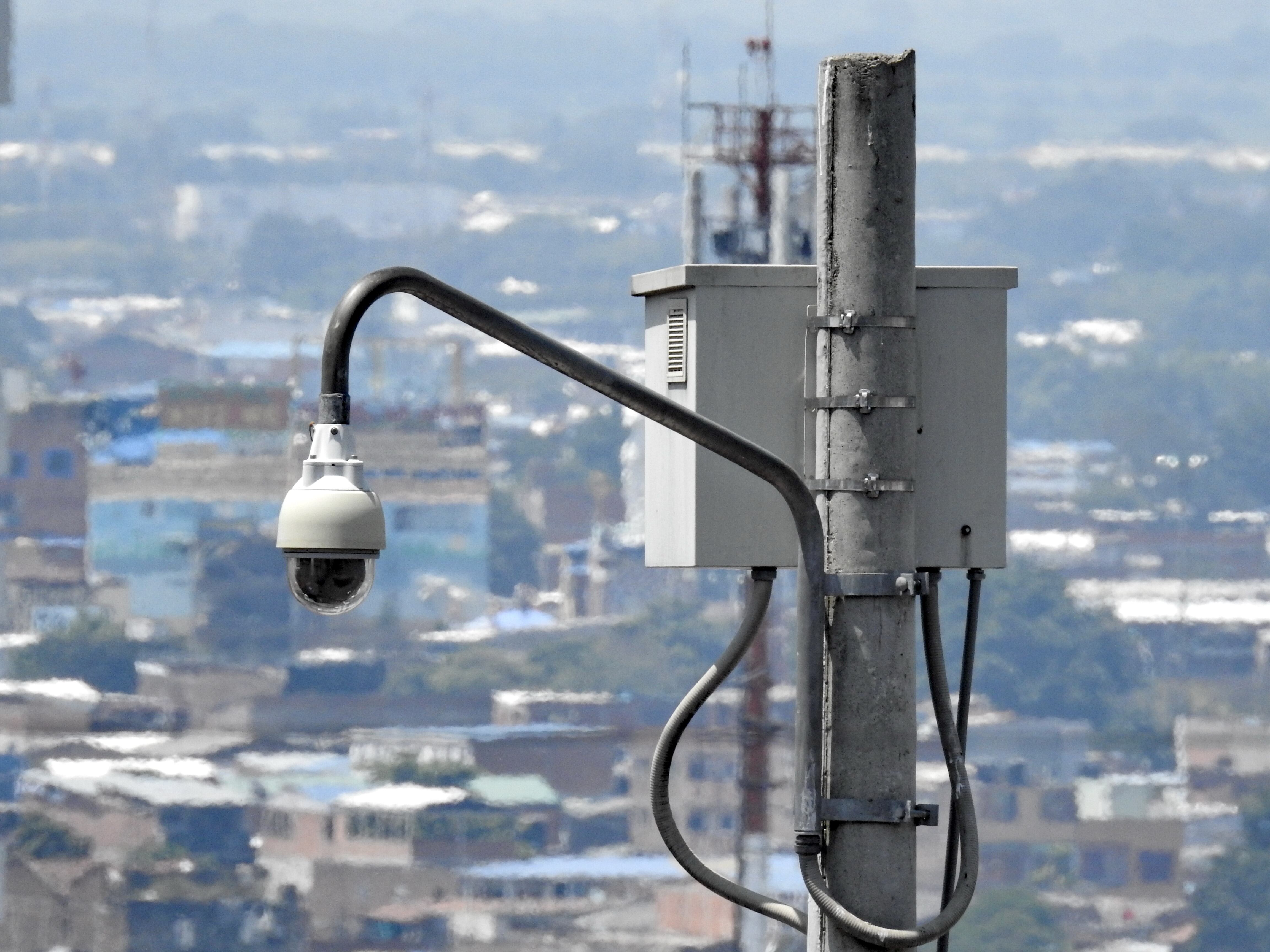 Decenas de cámaras de seguridad de la Policía, están fuera de servicio, incluso sin cámara, lo que hace que la inseguridad en los sectores donde están, no tengan ningún control.