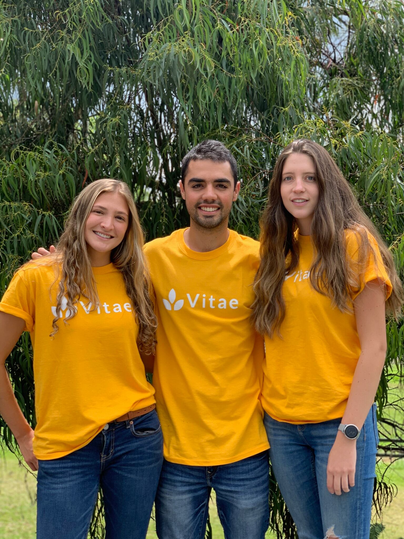 Los 3 jóvenes emprendedores se conocieron e hicieron amigos en el colegio.