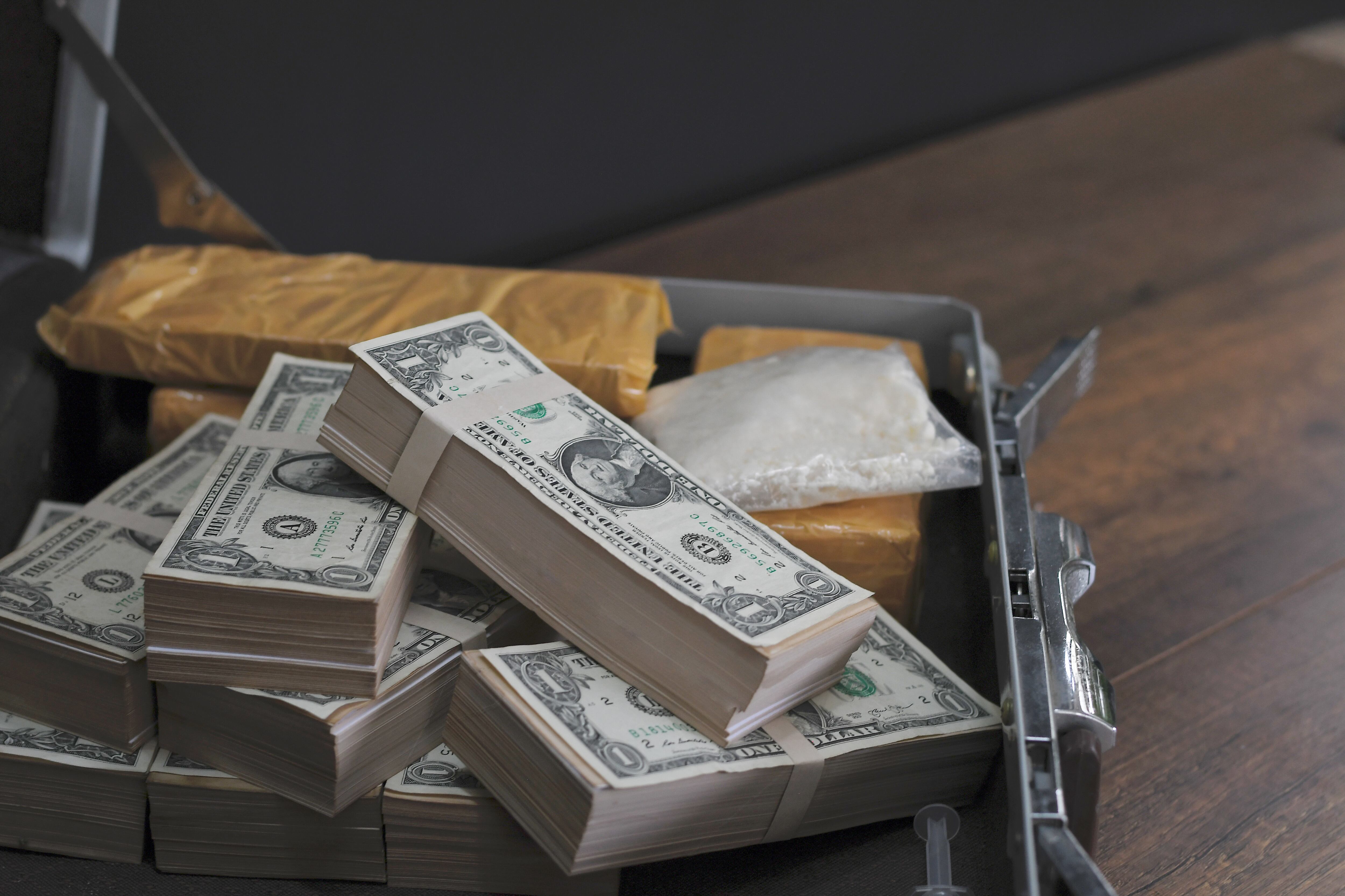 Según diversos reportes solo en España, el narcotrafico podría mover entre 1.000 y 3.000 millones de euros al año.