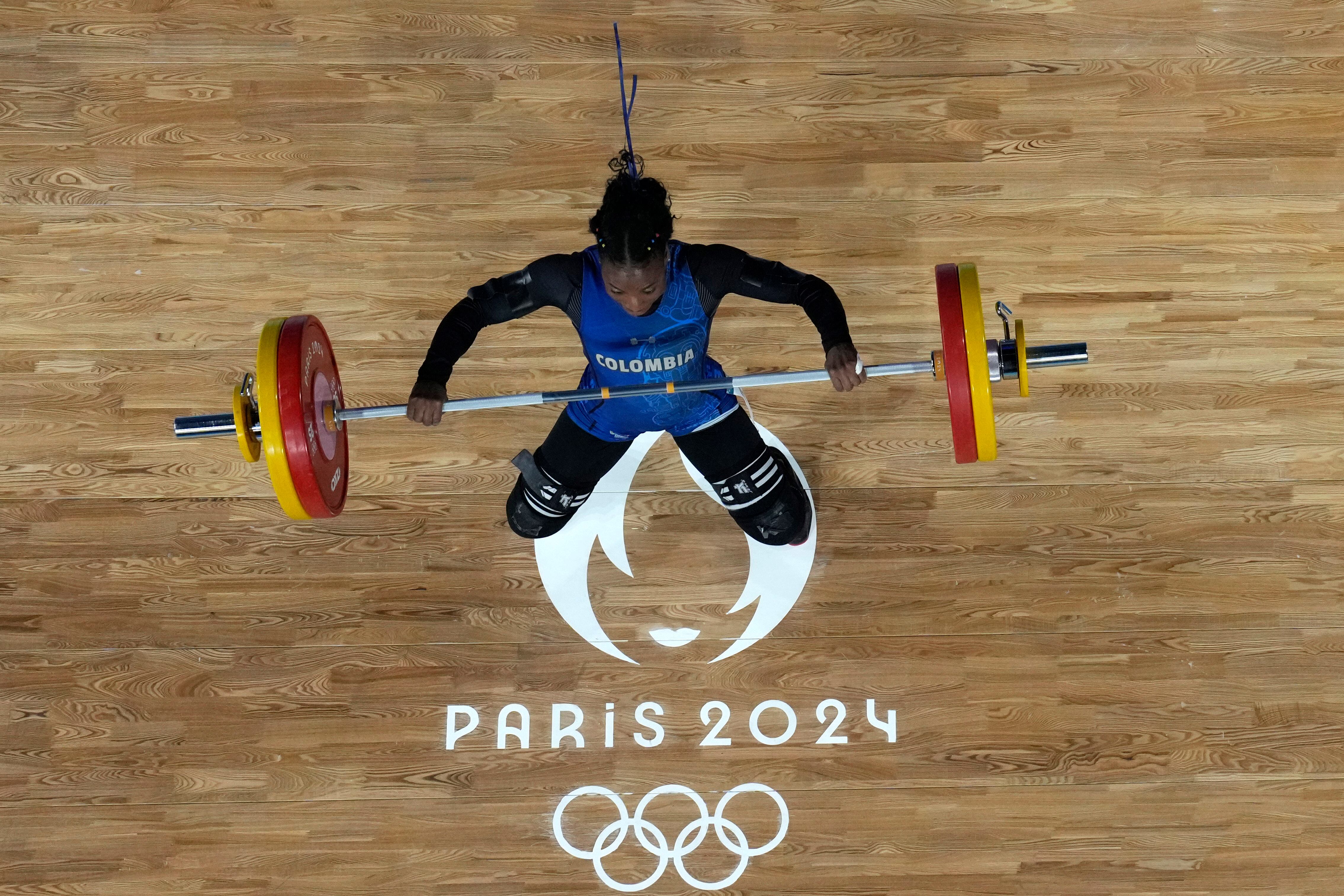 Yenny Álvarez en levantamiento de Pesas París 2024