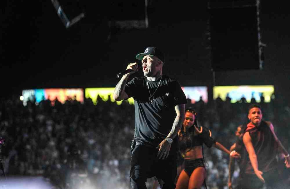 Nicky Jam canta la madrugada del lunes 1 de mayo de 2017, en el parque de la Leyenda Vallenata, Consuelo Araujo Noguera, durante la final del 50 Festival Vallenato y IV Rey de reyes, en Valledupar, Colombia. Foto: Carlos Julio Martínez / SEMANA