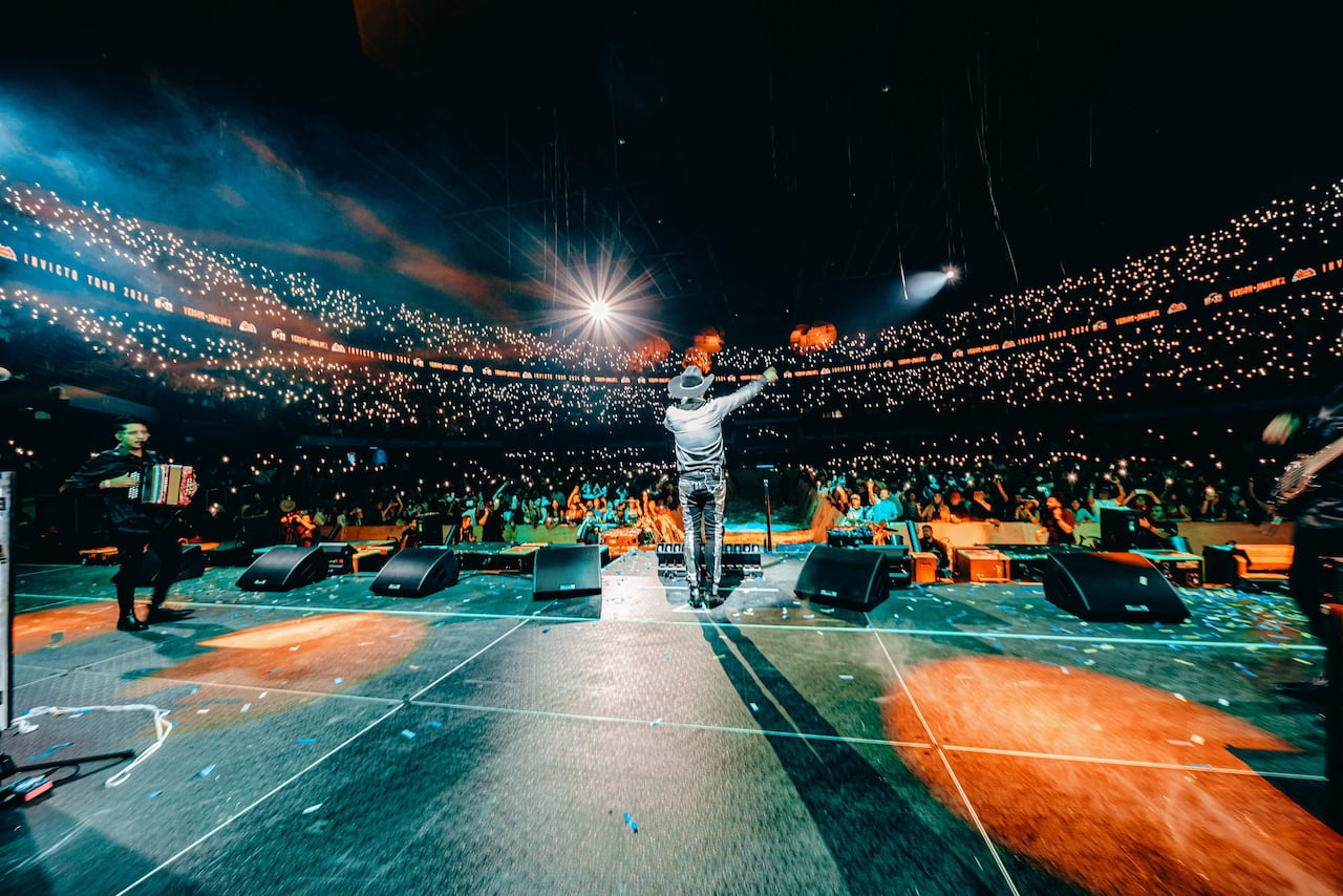 Yeison emocionado ante toda su fanaticada luego de llenar el Movistar Arena por segundo día consecutivo