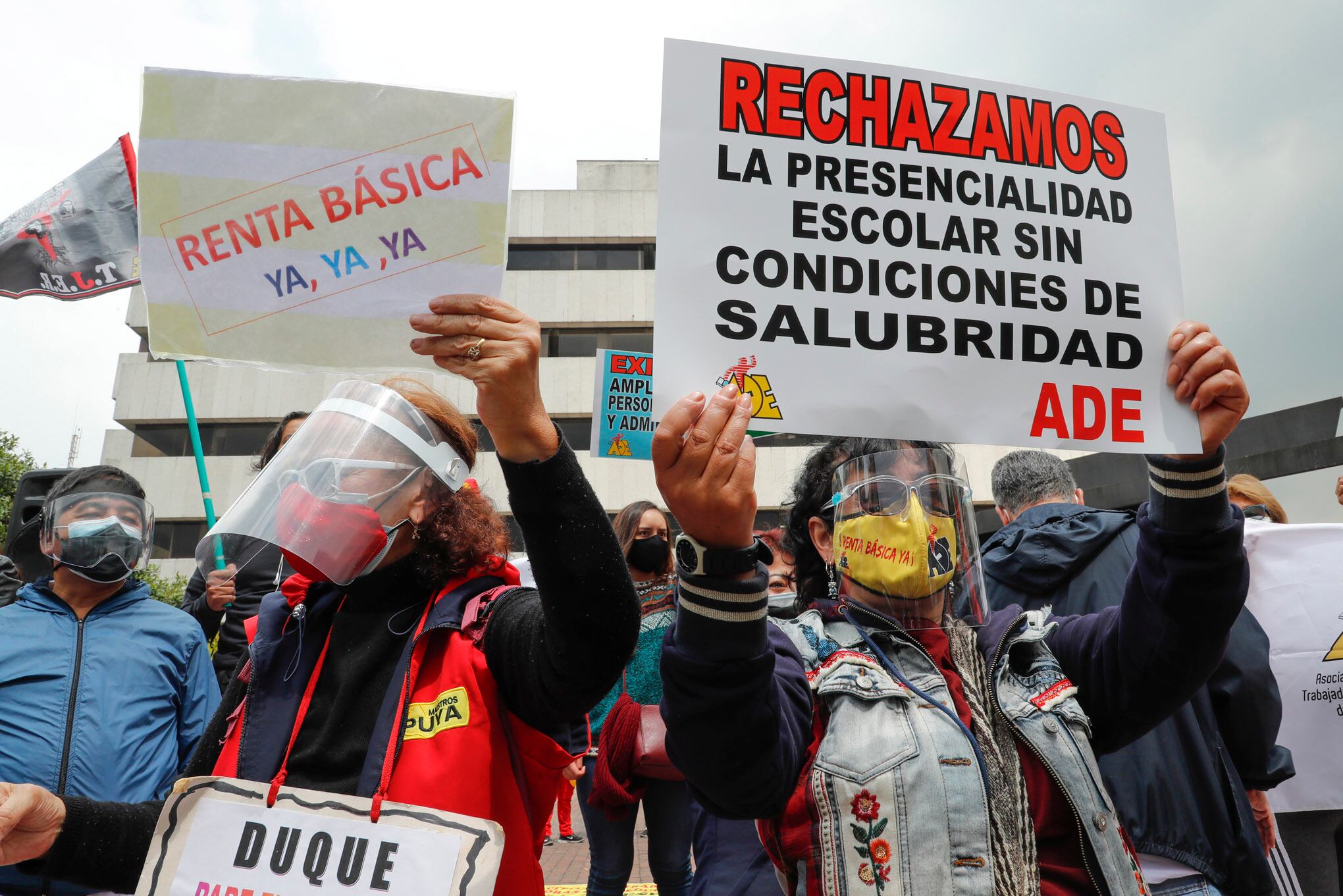 Planton en frente de la Secretaría de Educación  Fecode y la ADE insisten en no volver a clases presenciales en Bogotá 
Feb 12 del 2012
Foto Guillermo Torres Reina / Semana