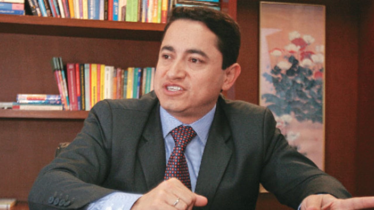 Tanto la pelea de Germán Chica con Jota Jota Rendón, como su salida de la Casa de Nariño, en enero de 2012, se dan poco después del episodio Comba. Chica desde ese momento se convirtió en el presidente de la Federación de Departamentos a la que renunció la semana pasada, tras el escándalo.