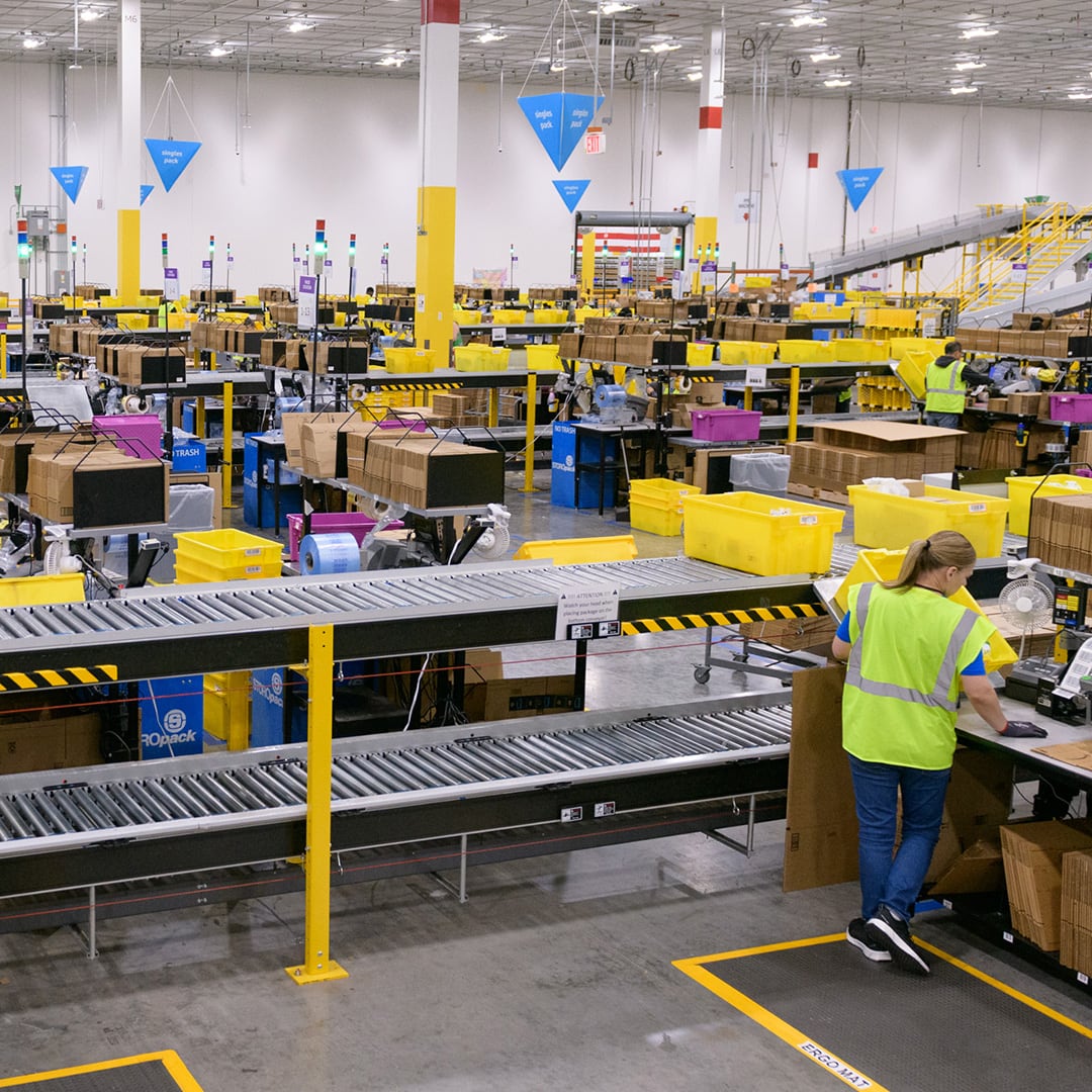 Hay decenas de vacantes en diferentes áreas dentro de la compañía