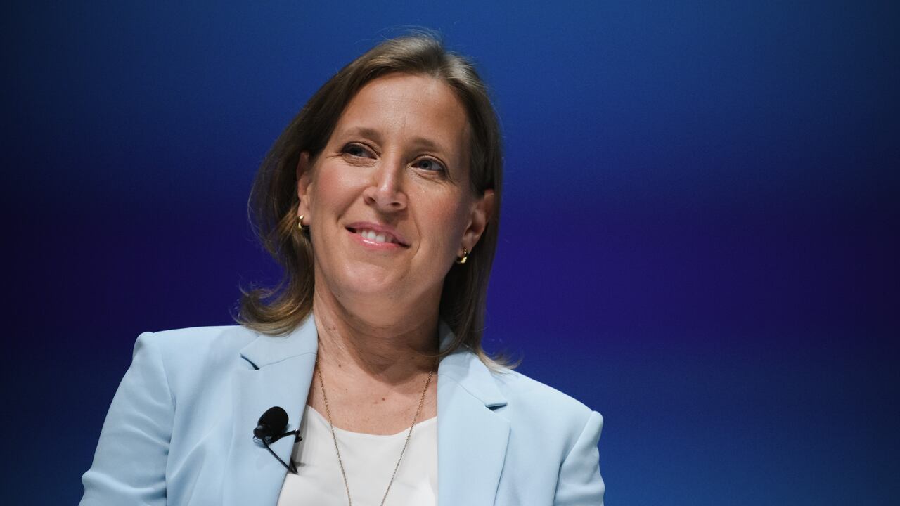 Los cibernautas han criticado el hecho de que el reconocimiento haya sido entregado a través de un evento patrocinado por la propia compañía YouTube, que fue comprada por Google en el año 2006. (Photo by Francois G. Durand/Getty Images)