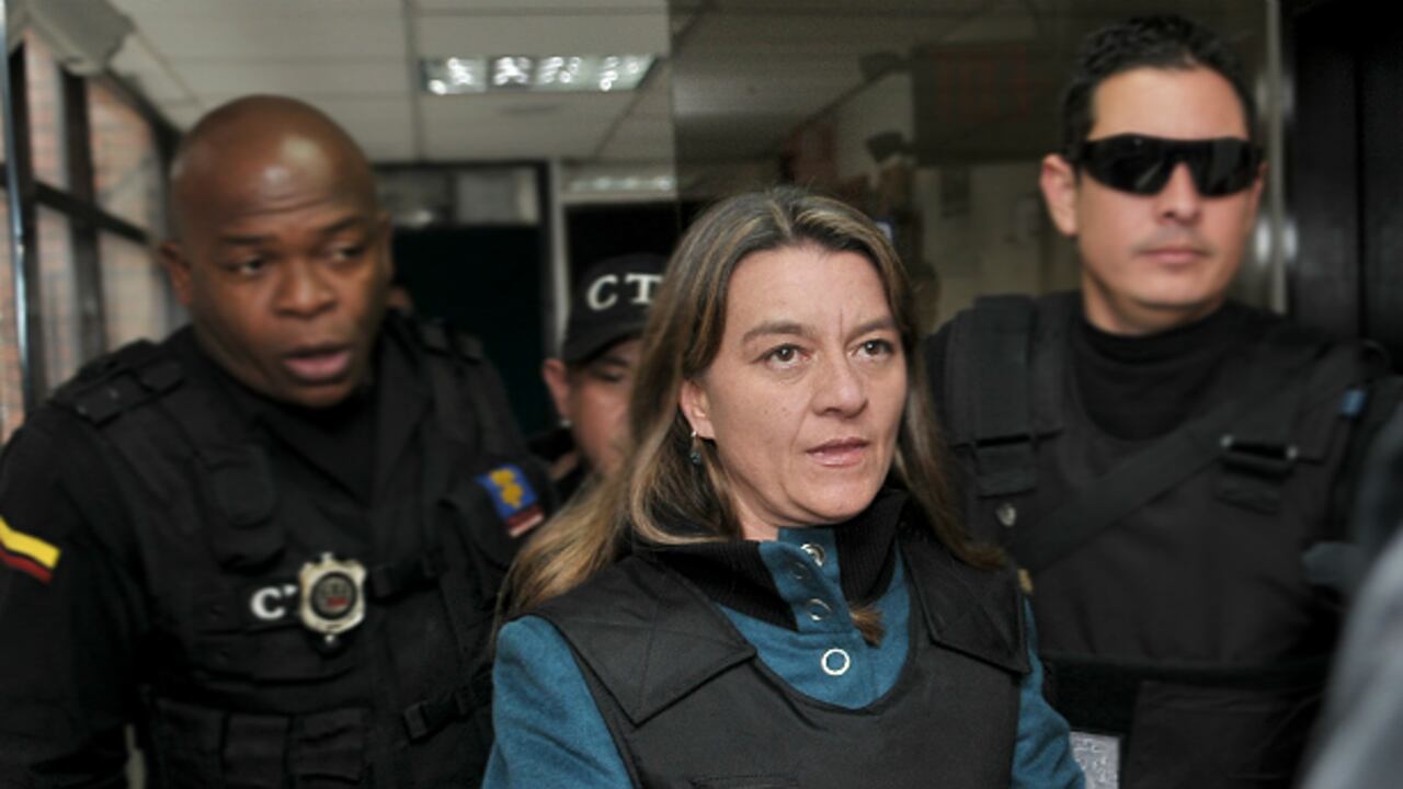 La exdirectora del IDU Liliana Pardo fue custodiada por agentes del CTI y enviada a la cárcel por su responsabilidad en el 'carrusel de la contratación' en Bogotá.