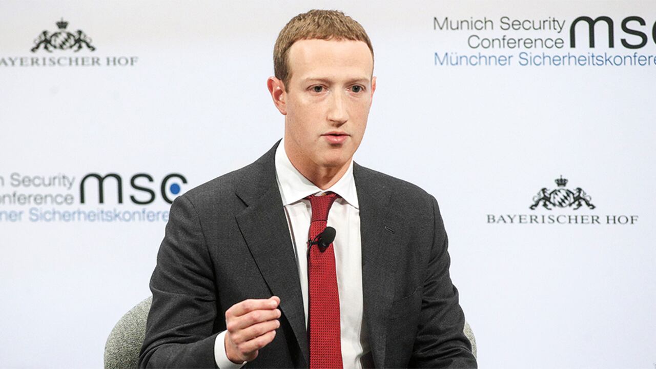 Mark Zuckerberg trató de defenderse alegando que todo era una versión tergiversada. Pero ya nadie le cree.