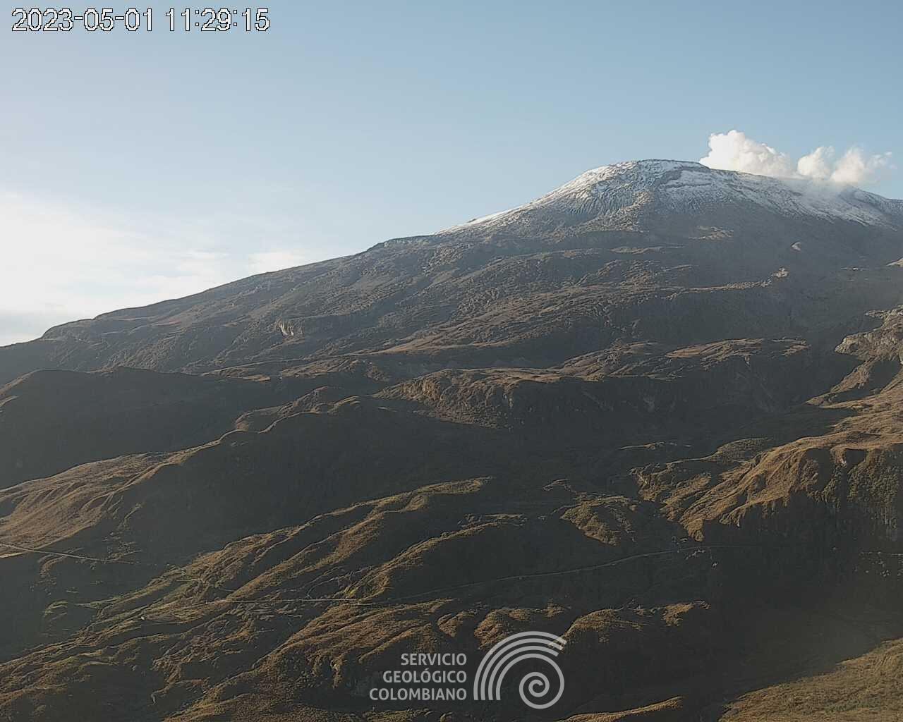 Con sismicidad y ceniza está el volcán Nevado del Ruiz este lunes festivo.