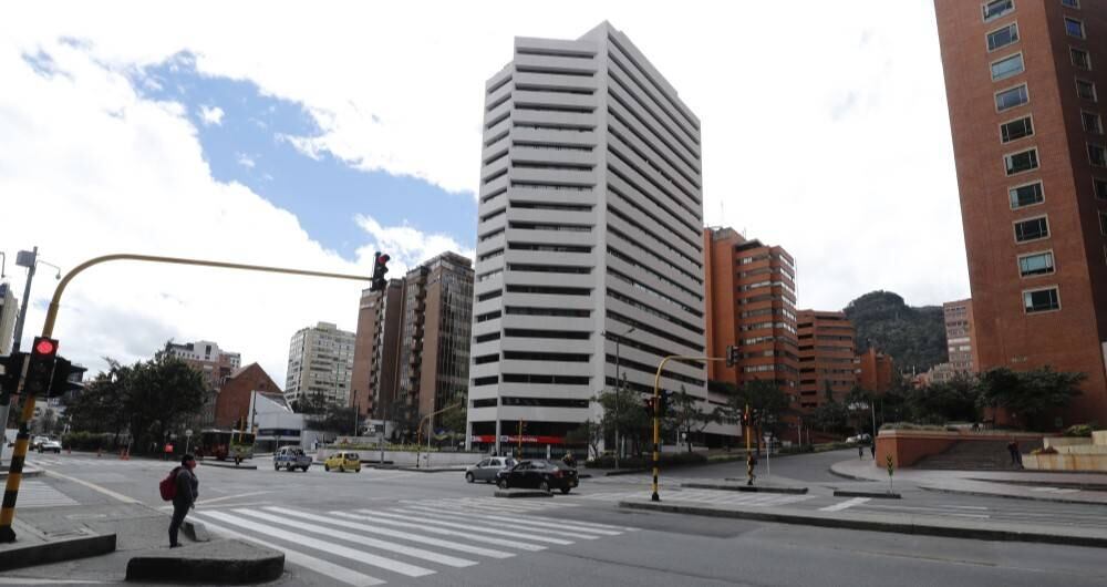 La capital colombiana atraviesa su segundo pico de contagios de la pandemia del coronavirus, razón por la que el Distrito tomó medidas estrictas para restringir la movilidad de los ciudadanos durante enero.