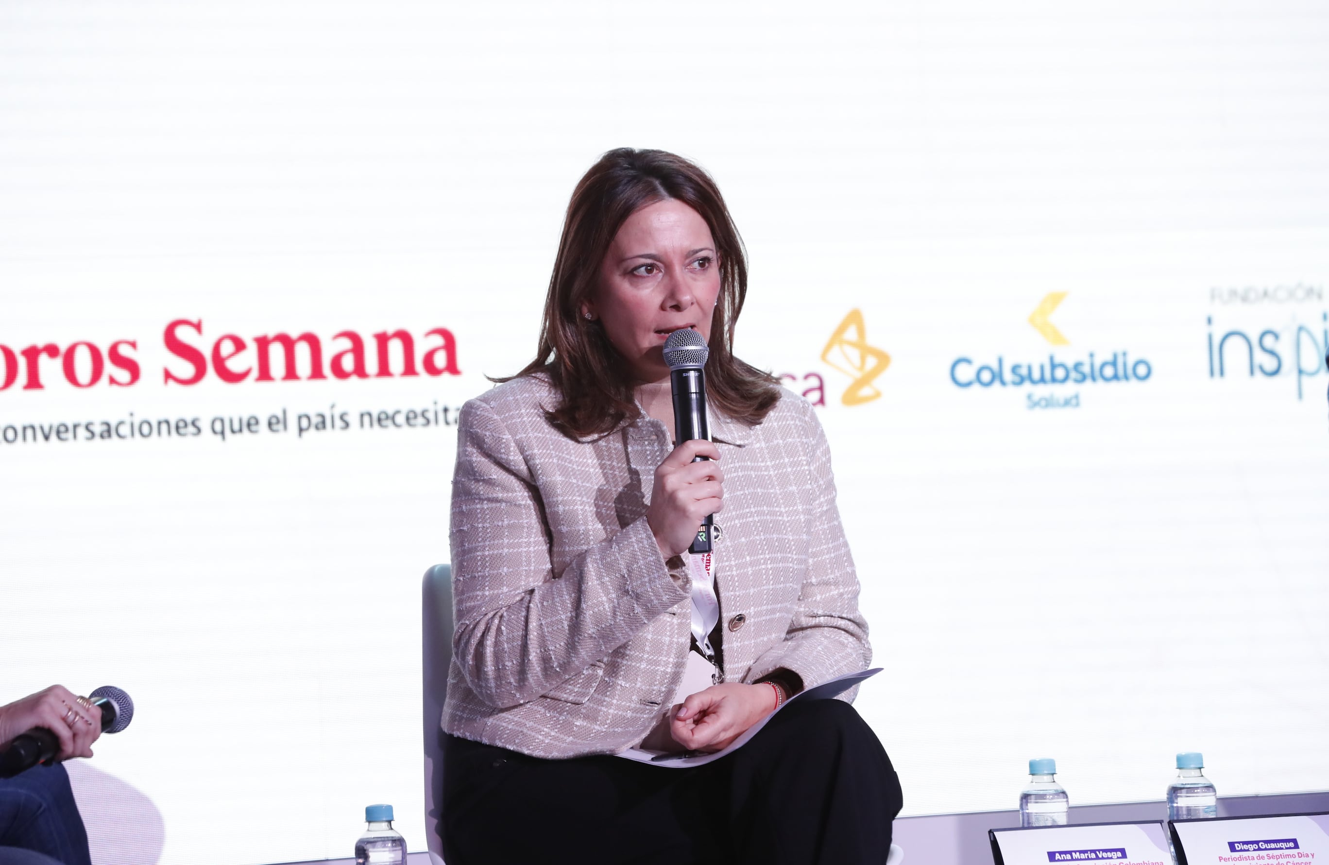 Frente a la atención hacia los pacientes Ana María Vesga, presidenta de la Asociación Colombiana de Empresas de Medicina Integral (Acemi), sostuvo que la humanización es la primera palabra que se debe tener presente cuando se inicia tratamiento de cáncer.