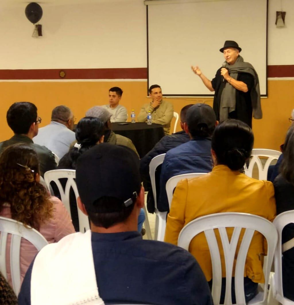 El consultor argentino Ángel Beccassino en el conversatorio con el aspirante a la alcaldía de Facatativá Diego Garzón.