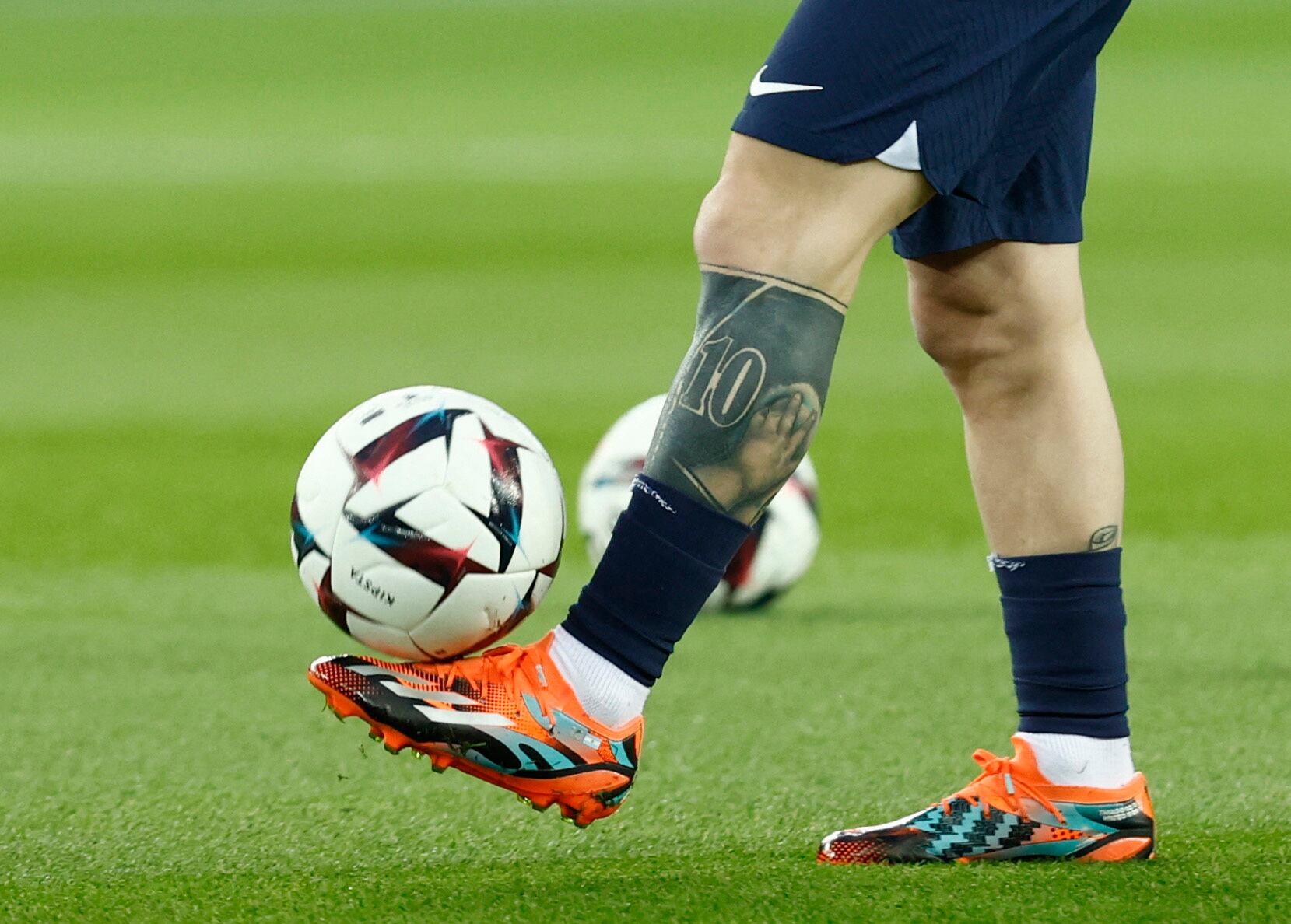 Soccer Football - Ligue 1 - Paris St Germain v RC Lens - Parc des Princes, Paris, France - April 15, 2023  General view of Paris St Germain's Lionel Messi leg tattoo during the warm up before the match REUTERS/Gonzalo Fuentes