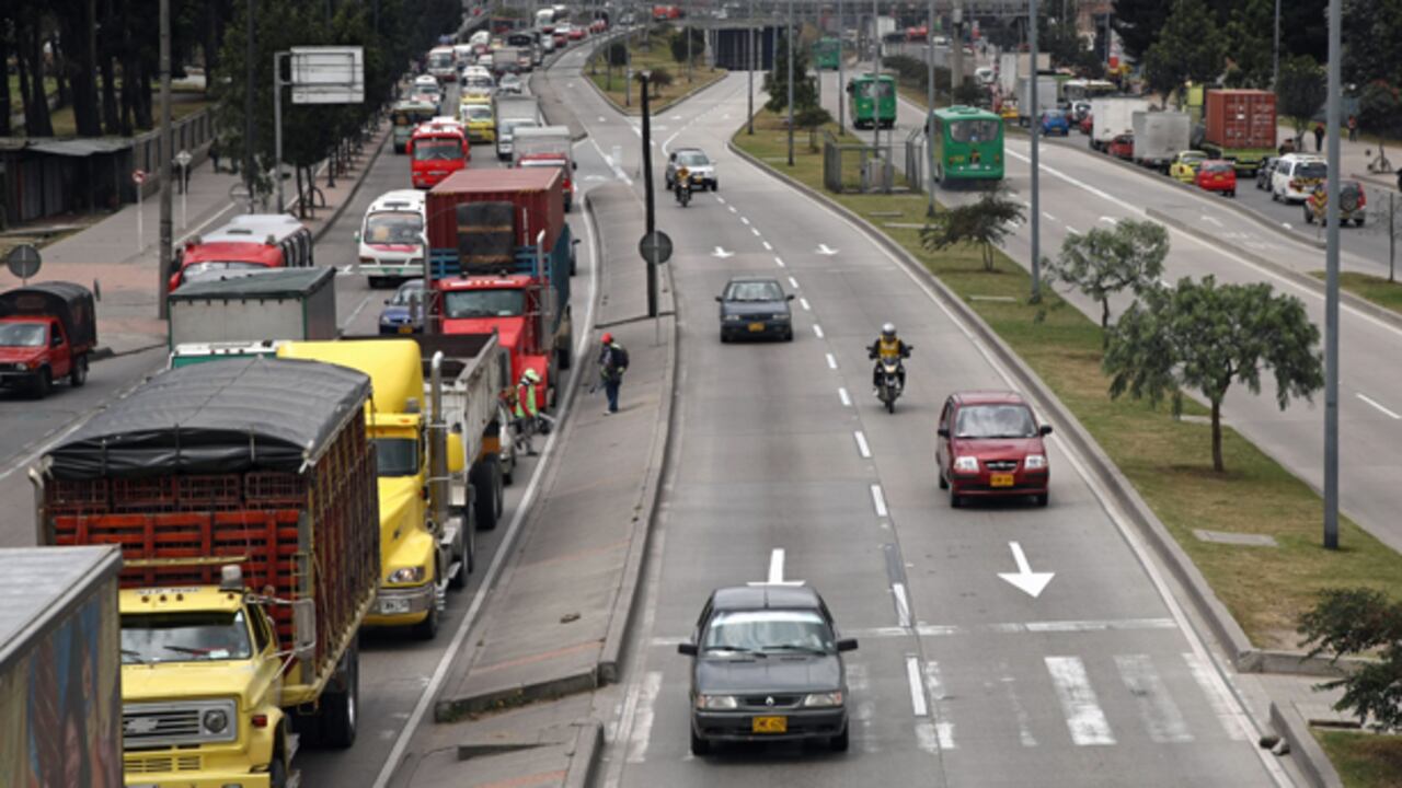 Debido a las restricciones implementadas por las autoridades por causa de la pandemia de coronavirus, cientos de vehículos han sido inmovilizados en las últimas semanas por el incumplimiento de las normas.