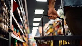 En Colombia, como parte de la reforma tributaria presentada por José Antonio Ocampo en 2022, se propuso gravar bebidas azucaradas y alimentos ultraprocesados. Los impuestos comenzaron a cobrarse en noviembre de 2023, con tarifas que aumentaron gradualmente hasta 2025.