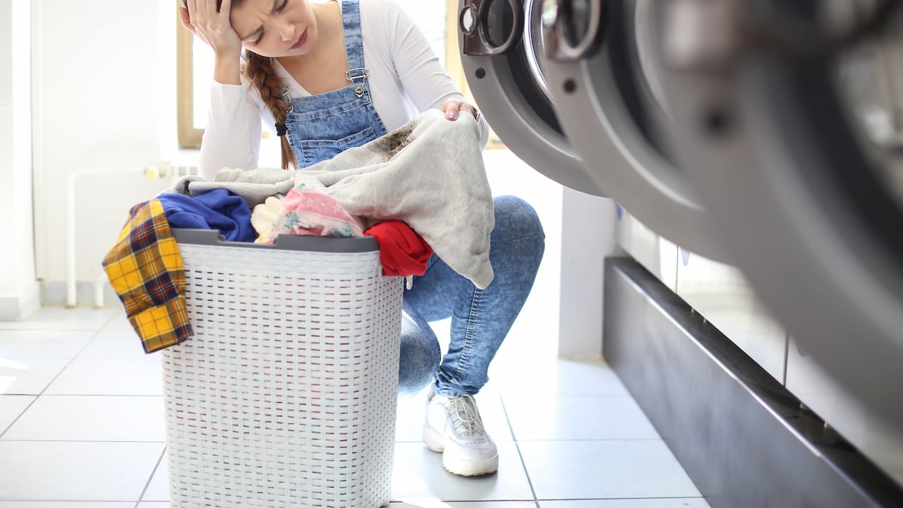 ¿Cómo quitar manchas viejas de grasa en la ropa?