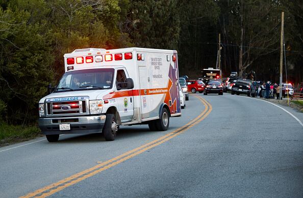 La Oficina de Manejo de Emergencias informó que 10 helicópteros y 37 ambulancias fueron desplazados a la zona para atenderla grave situación.  (Photo by Nhat V. Meyer/MediaNews Group/East Bay Times via Getty Images)