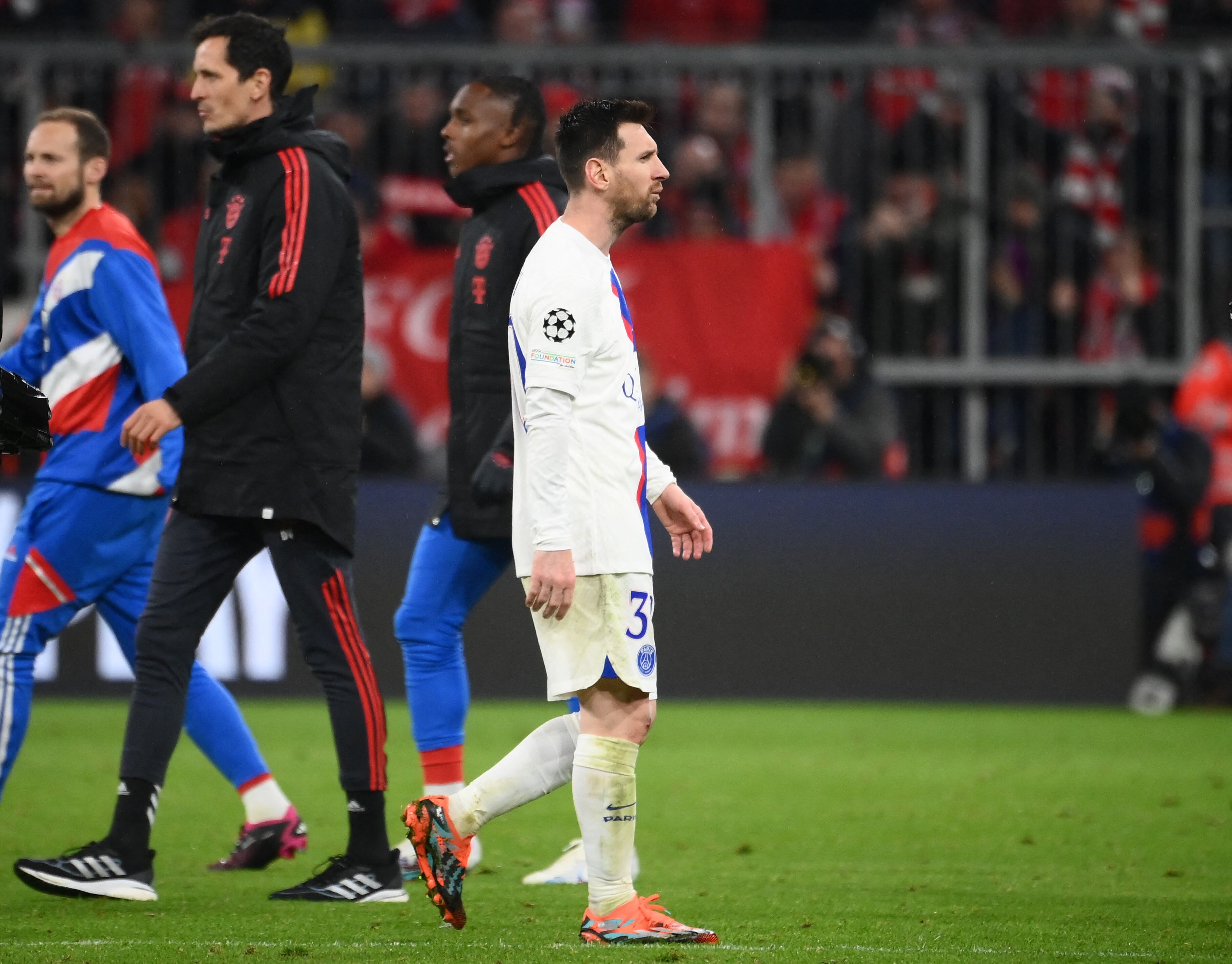 Messi no pudo evitar la eliminación del PSG en la Uefa Champions League. Foto: AFP.