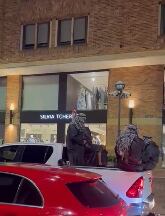 Algunos capitalinos utilizaron disfraces que hacían referencia a los grupos terroristas de oriente medio.