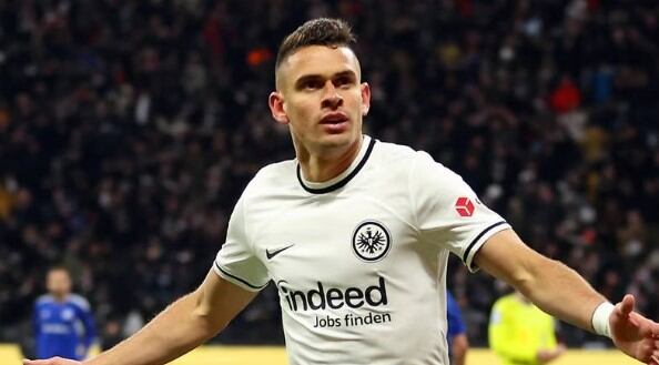Rafael Santos Borré marcó el segundo gol en el triunfo 3-0 del Eintrach Frankfurt sobre el Schalke 04