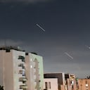 El sistema de defensa aérea israelí Domo de Hierro es activado para interceptar misiles disparados desde Irán, en el centro de Israel, el domingo 14 de abril de 2024. (AP Foto/Tomer Neuberg)