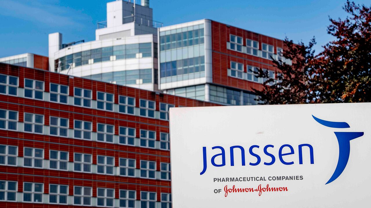 "La compañía no ha encontrado evidencia de que la vacuna candidata haya causado el incidente".