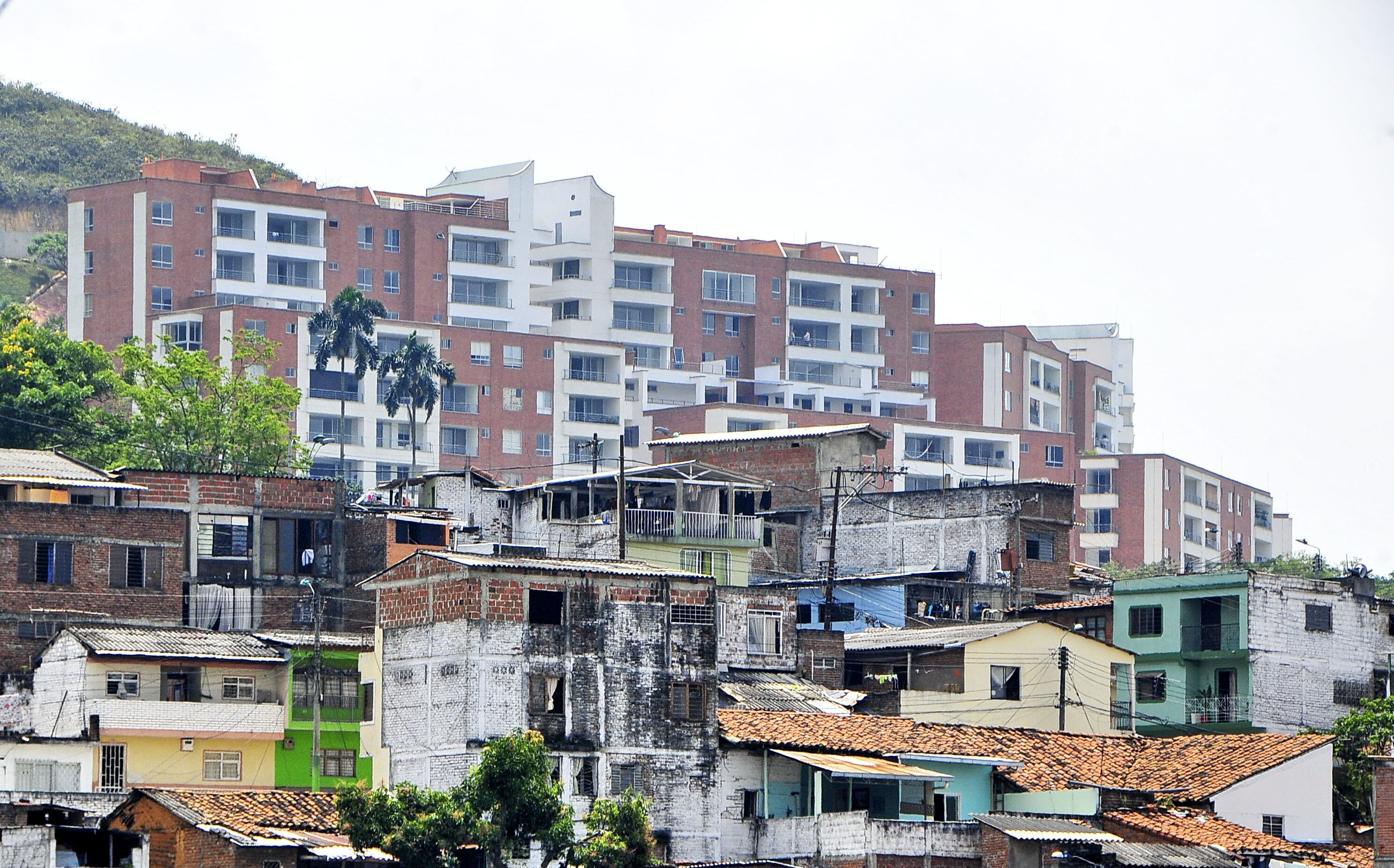 En Colombia los estratos sociales van desde el 1 al 6, siendo el 6 el de personas con más facilidad económica.