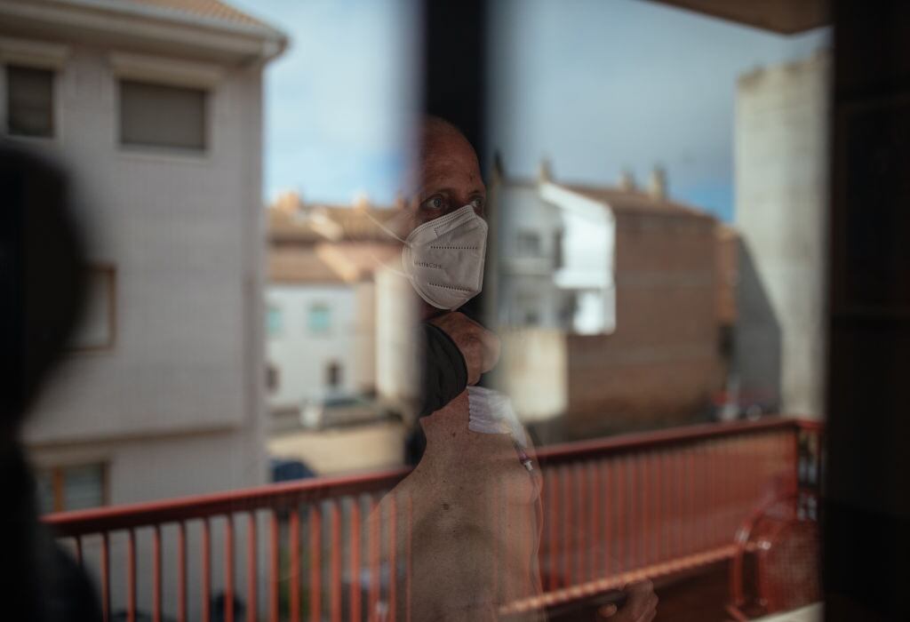 Hombre con cáncer y VIH pasa a remisión en California