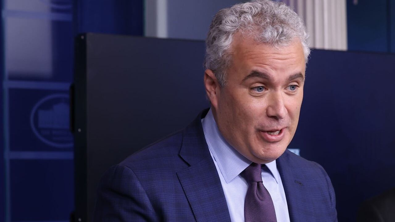Jeff Zients lideró la respuesta de la Casa Blanca en la pandemia del covid-19