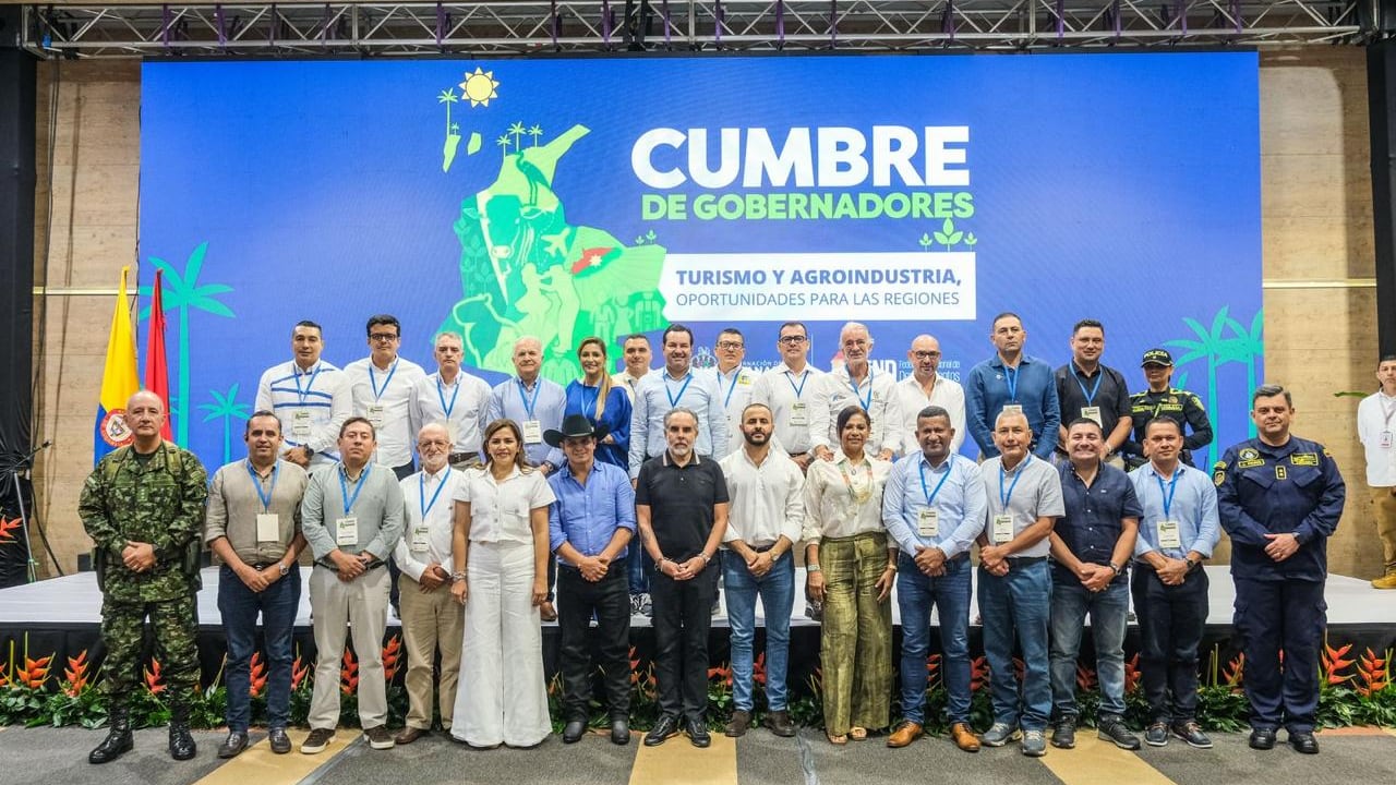 Gobernadores de Colombia durante la cumbre que se adelantó en Yopal, Casanare.