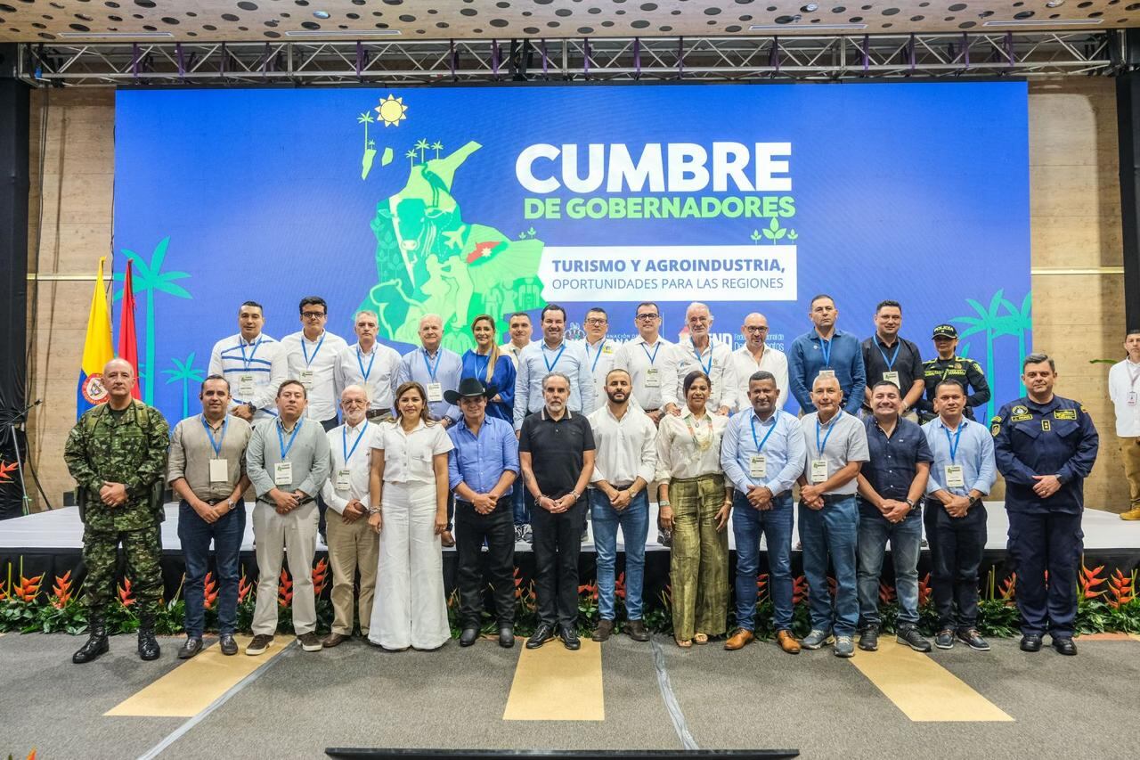 Gobernadores de Colombia durante la cumbre que se adelantó en Yopal, Casanare.