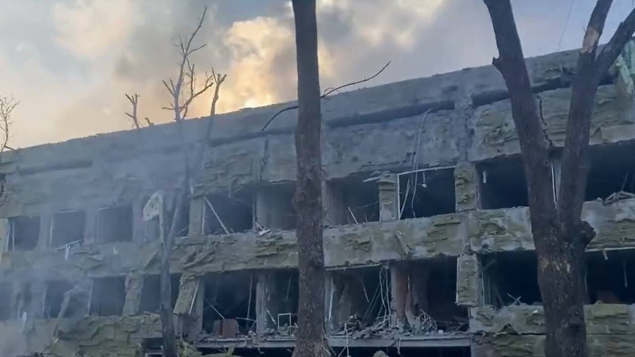 Así quedó el hospital pediátrico de Ucrania luego del bombardeo de aviones rusos