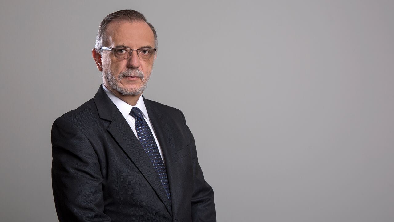 IVAN VELASQUEZ.