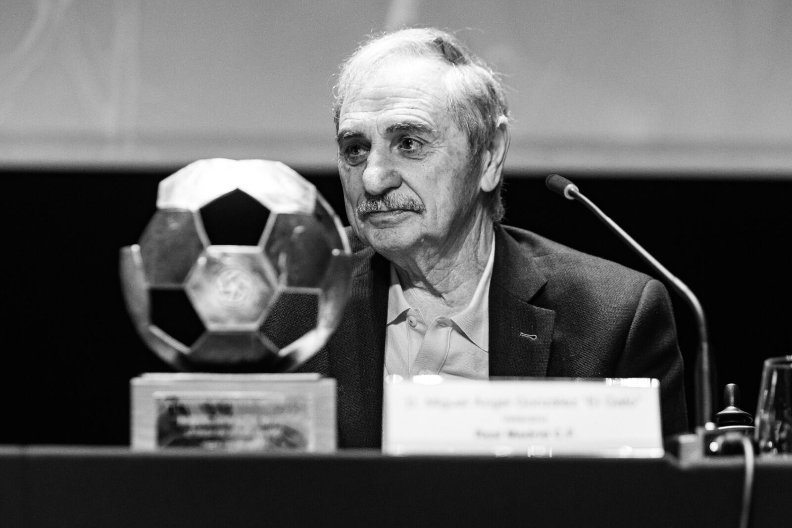 Falleció Miguel Ángel González, quien vistió la camiseta del Real Madrid, desde 1968 hasta 1986, ganó 2 Copas de la UEFA, 8 Ligas, 5 Copas de España y 1 Copa de la Liga. En la temporada 1975-1976 ganó el Trofeo Zamora.