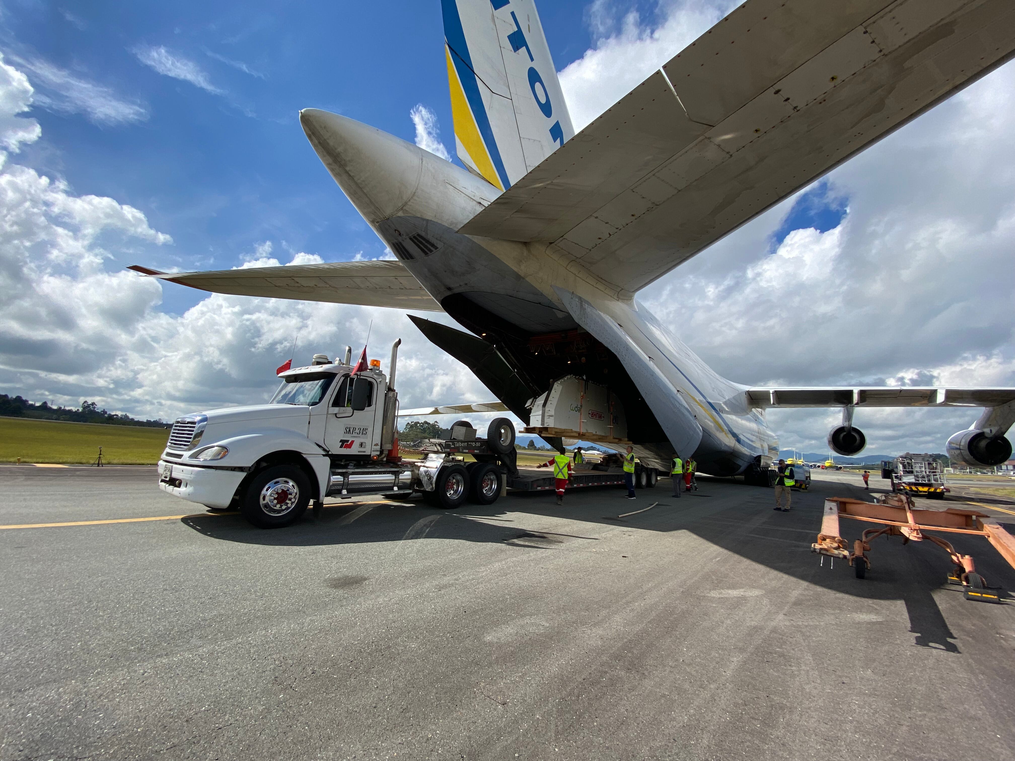 La compuerta fue traída desde Europa al aeropuerto de Rionegro