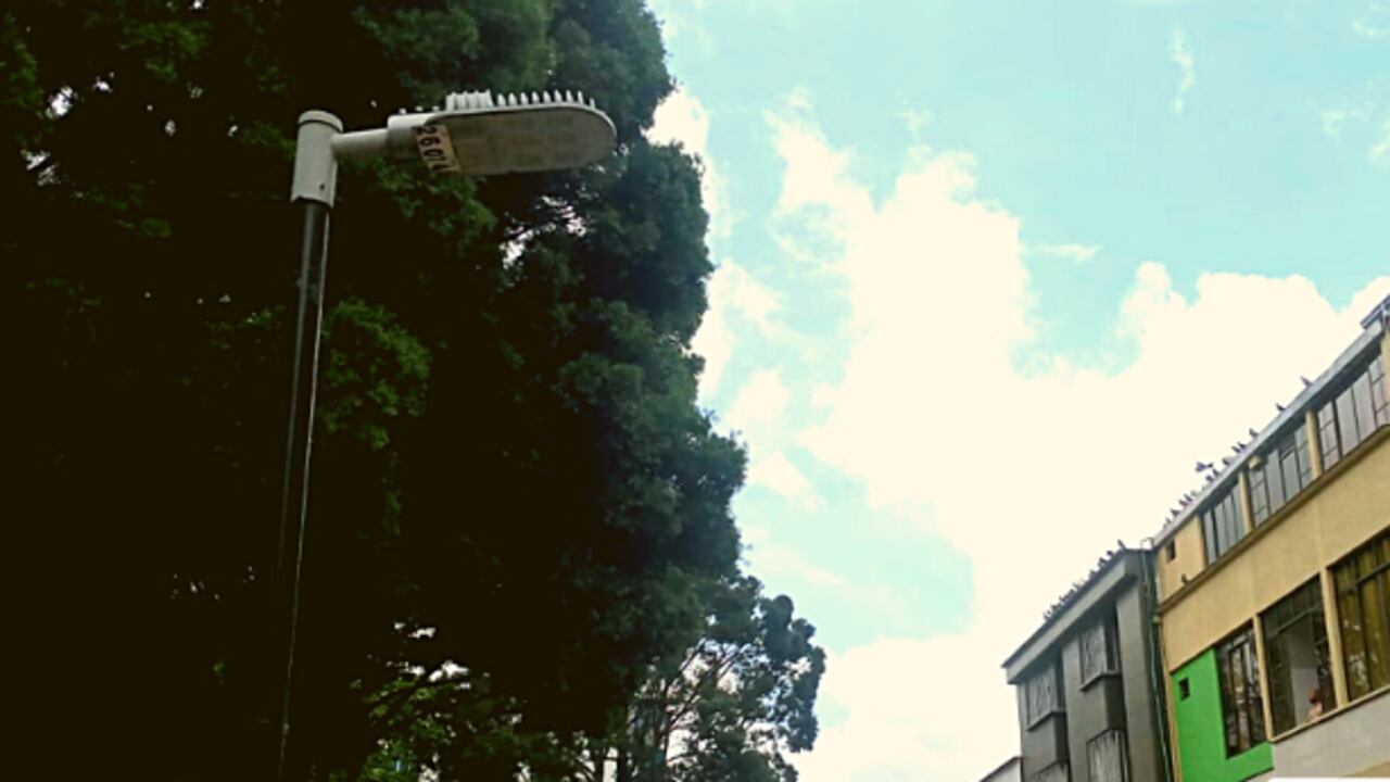 Hay muchas zonas de la capital risaraldense a oscuras y sin ninguna solución a la vista. Foto de referencia.